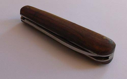 A GOOD QUALITY VINTAGE STYLE BILTONG POCKET KNIFE ....STAINLESS STEEL BLADE....LAST 3 ON AUCTION !!!