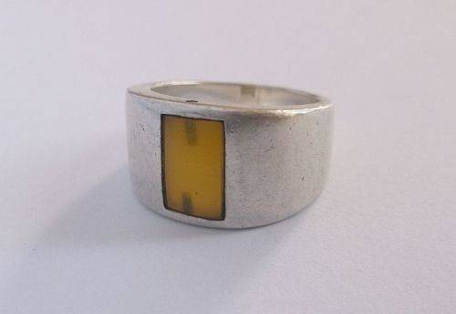 AN AMAZING QUALITY STERLING SILVER RING SET WITH AMBER !!! MUST HAVE !!!