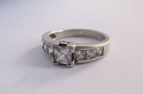 A CLASSY STERLING SILVER RING SET WITH 7 SQUARE FACETED CLEAR STONES ...QUALITY !!!
