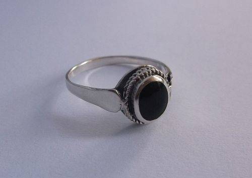 A STYLISH SOLID STERLING SILVER RING WITH AN ONYX LOOK CENTER ....QUALITY ITEM...LOW POSTAGE !!!