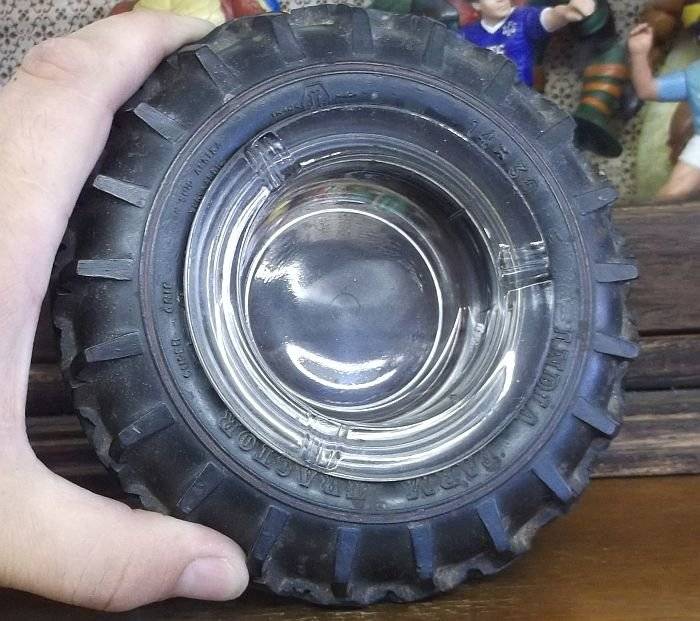 EXCEPTIONALLY RARE !! A VINTAGE " INDIA FARM TRACTOR " TYRE ASHTRAY ...IN SUID AFRIKA VERVAARDIG ...
