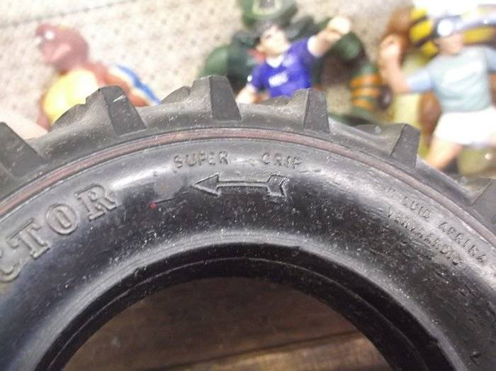 EXCEPTIONALLY RARE !! A VINTAGE " INDIA FARM TRACTOR " TYRE ASHTRAY ...IN SUID AFRIKA VERVAARDIG ...