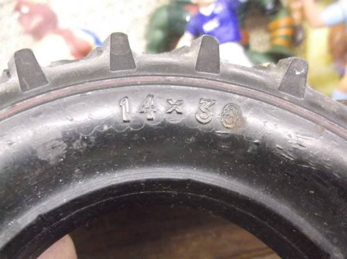 EXCEPTIONALLY RARE !! A VINTAGE " INDIA FARM TRACTOR " TYRE ASHTRAY ...IN SUID AFRIKA VERVAARDIG ...