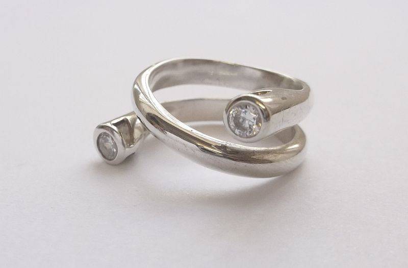 An Elegant and excellent Quality solid Sterling Silver ring ....with a TWIST ...and faceted Stones