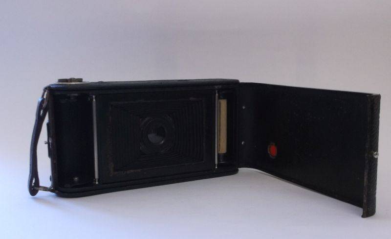 A REMARKABLE RARE VINTAGE GERMAN FOLDING CAMERA BY CERTO KAMERAWERK OF DRESDEN...WOW !!!!!