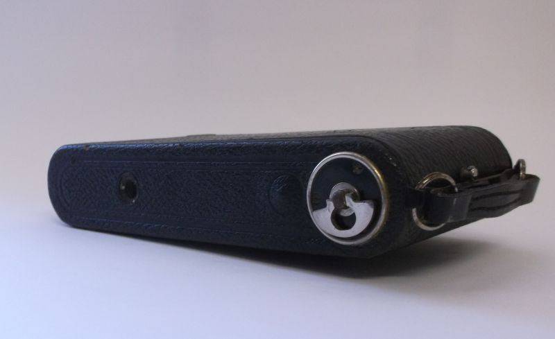 A REMARKABLE RARE VINTAGE GERMAN FOLDING CAMERA BY CERTO KAMERAWERK OF DRESDEN...WOW !!!!!