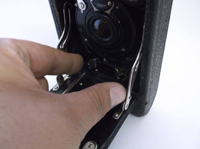 A REMARKABLE RARE VINTAGE GERMAN FOLDING CAMERA BY CERTO KAMERAWERK OF DRESDEN...WOW !!!!!