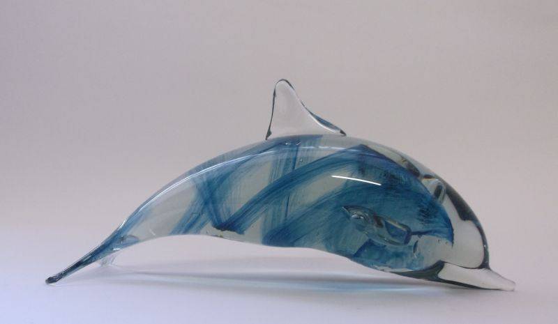 A FANTASTIC QUALITY VINTAGE BLOWN GLASS DOLPHIN PAPERWEIGHT WITH INTERNAL SWIRLS