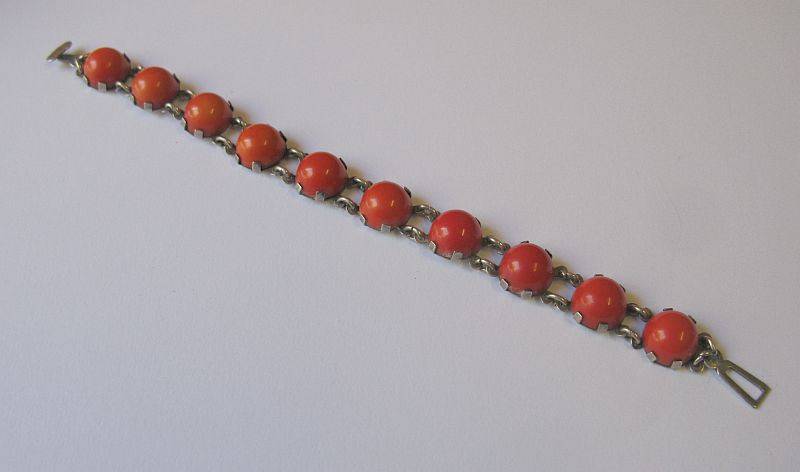 WOW !! A STUNNING VINTAGE SOLID SILVER BRACELET SET WITH GENUINE CABOCHON CORAL ...AWESOME !!