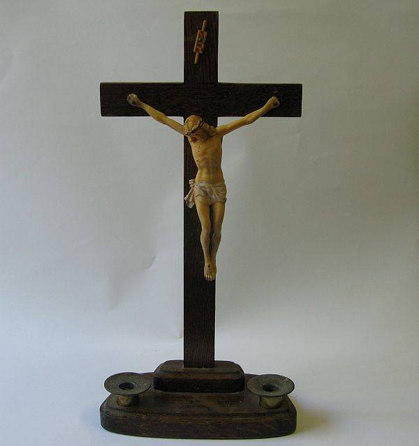 WOW !! NOT OFTEN SEEN....A LOT OF VINTAGE RELIGIOUS FIGURES ....HIGHLY COLLECTABLE !! BID FOR ALL !!