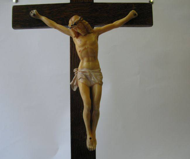 WOW !! NOT OFTEN SEEN....A LOT OF VINTAGE RELIGIOUS FIGURES ....HIGHLY COLLECTABLE !! BID FOR ALL !!