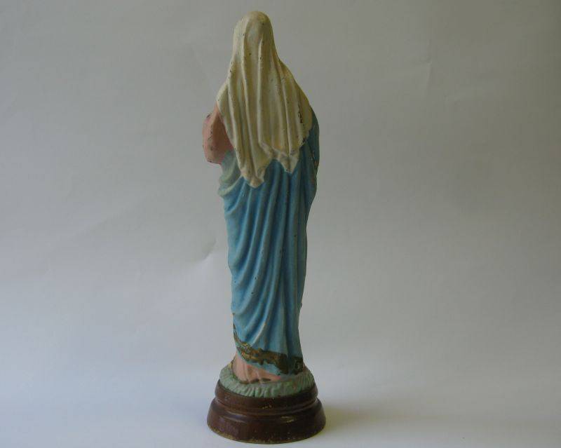 WOW !! NOT OFTEN SEEN....A LOT OF VINTAGE RELIGIOUS FIGURES ....HIGHLY COLLECTABLE !! BID FOR ALL !!