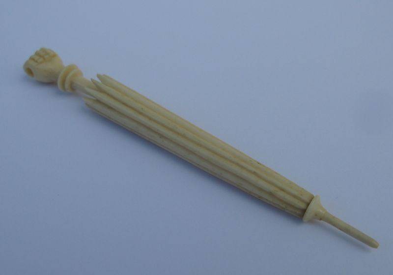 RARE !!! AN ANTIQUE FRENCH 19TH CENTURY CARVED BONE PARASOL ETUI ( NEEDLE CASE ) WITH HAND DETAIL