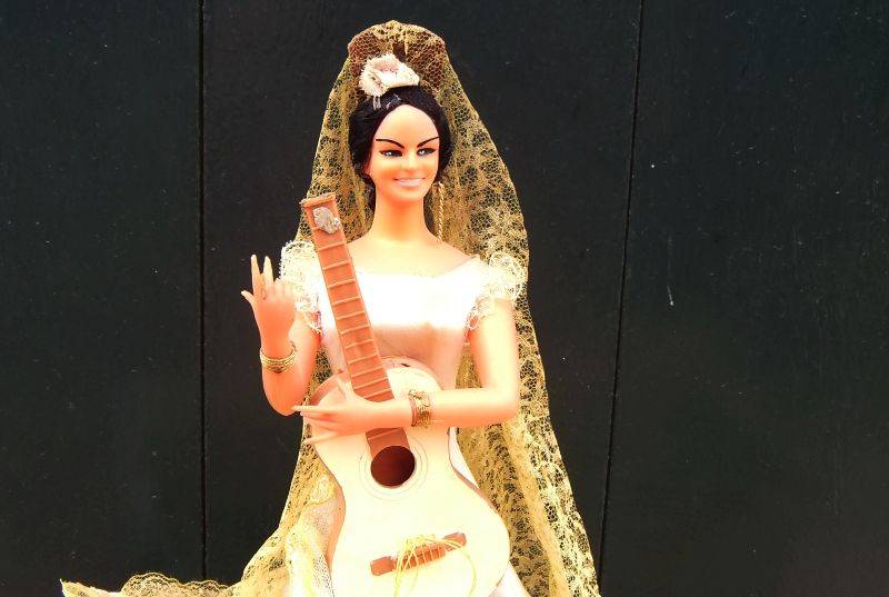 THE EPITOME OF KITCH !! A VINTAGE SPANISH MUSICIAN ORNAMENTAL DOLL IN HUGE FASHION ATTIRE !! WOW