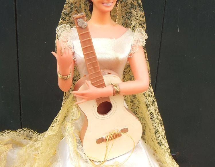 THE EPITOME OF KITCH !! A VINTAGE SPANISH MUSICIAN ORNAMENTAL DOLL IN HUGE FASHION ATTIRE !! WOW