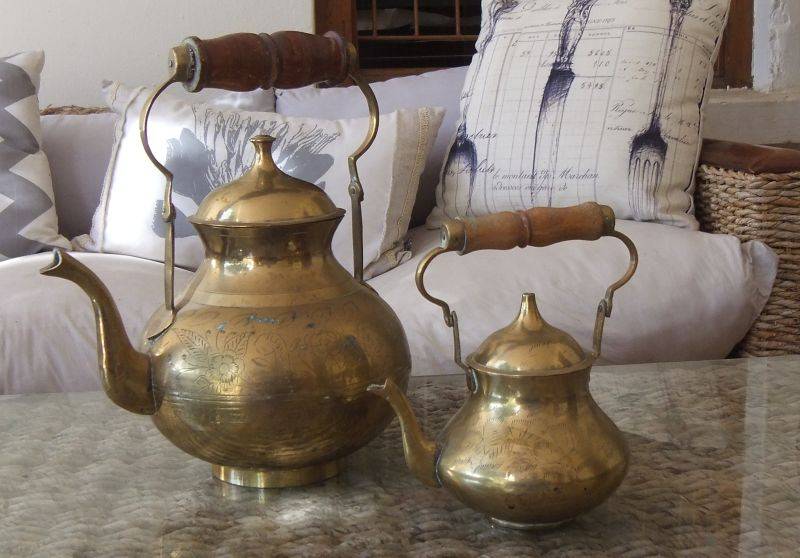 EYE CATCHING !! TWO VINTAGE SOLID BRASS TEAPOTS WITH GREAT DETAIL !! YOU ARE BIDDING FOR BOTH !!