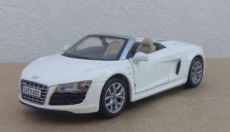 A SUPER COOL DIE CAST METAL 1:24 SCALE MODEL OF THE AUDI R8 SPYDER ....GREAT DETAILING !!