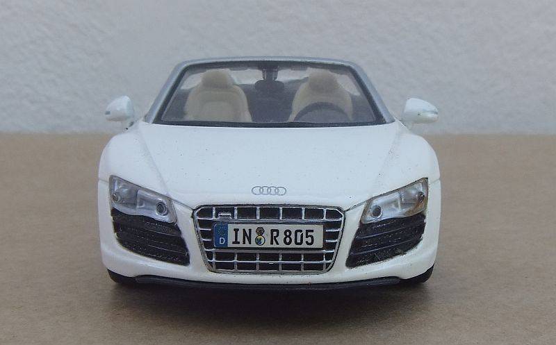 A SUPER COOL DIE CAST METAL 1:24 SCALE MODEL OF THE AUDI R8 SPYDER ....GREAT DETAILING !!