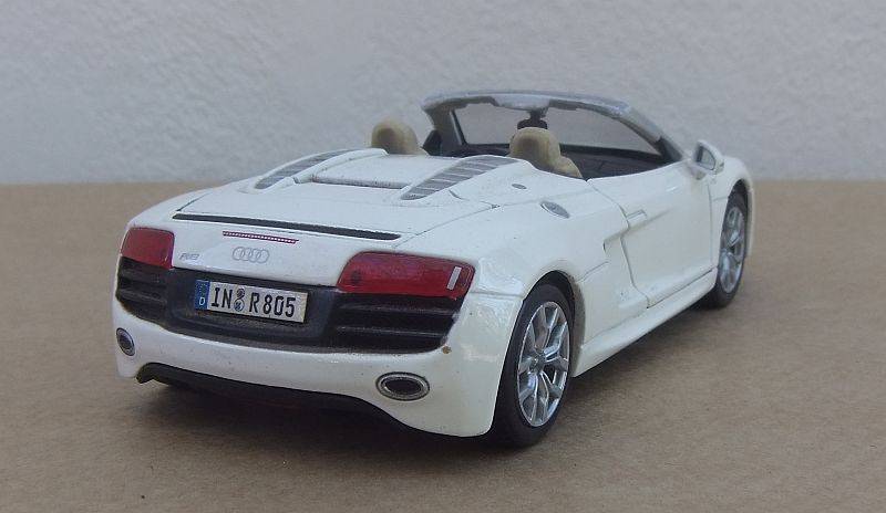 A SUPER COOL DIE CAST METAL 1:24 SCALE MODEL OF THE AUDI R8 SPYDER ....GREAT DETAILING !!