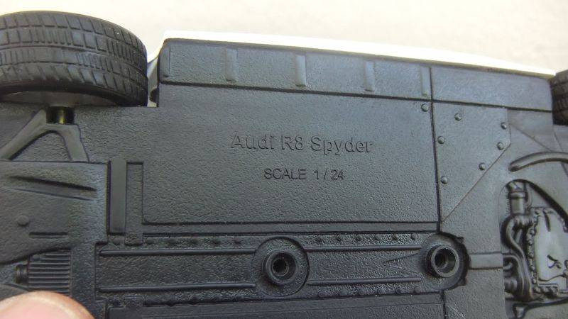 A SUPER COOL DIE CAST METAL 1:24 SCALE MODEL OF THE AUDI R8 SPYDER ....GREAT DETAILING !!