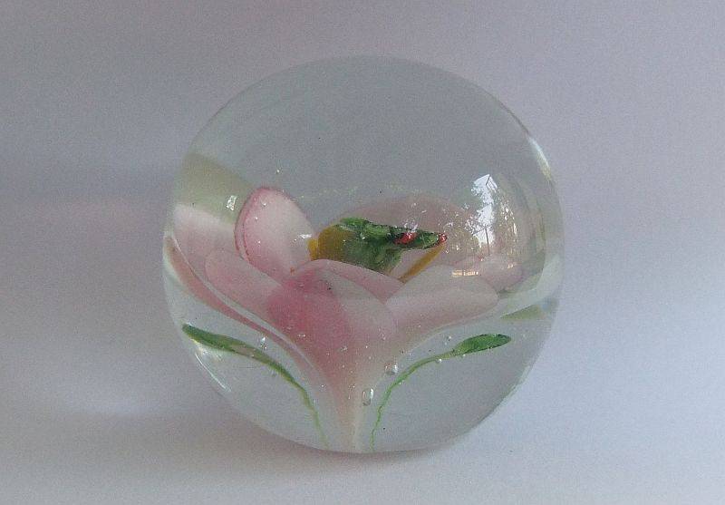 WOW !! A TOTALLY ADORABLE RARE LITTLE SOLID GLASS "FROG ON FLOWER" MOTIF VINTAGE PAPERWEIGHT !!