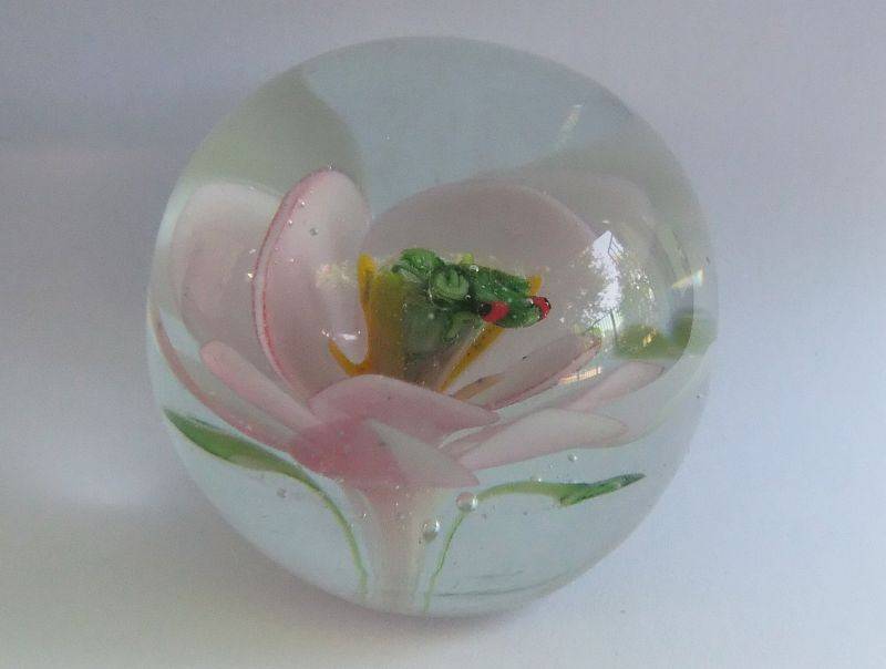WOW !! A TOTALLY ADORABLE RARE LITTLE SOLID GLASS "FROG ON FLOWER" MOTIF VINTAGE PAPERWEIGHT !!