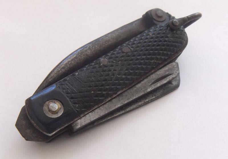 A STAMP DATED 1946  ARMY CLASP KNIFE BY HM SLATER WITH MILITARY ARROW STAMP