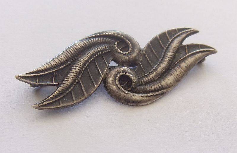 WOW !! A RARE AND BEAUTIFUL VINTAGE STERLING SILVER BROOCH BY SA DESIGNER MARI-LOU ... A TREASURE !!