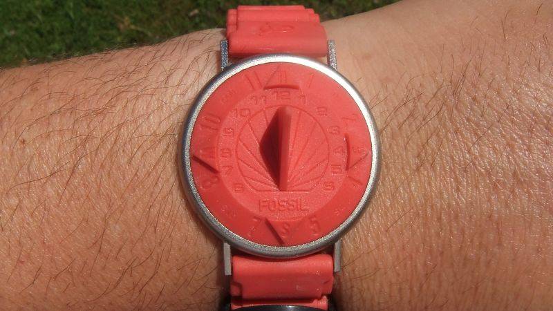 A RARE VINTAGE "" FOSSIL SUN-DIAL "" FUNCTIONAL TIME PIECE WITH ORIGINAL BOX AND COMPASS !! SO COOL