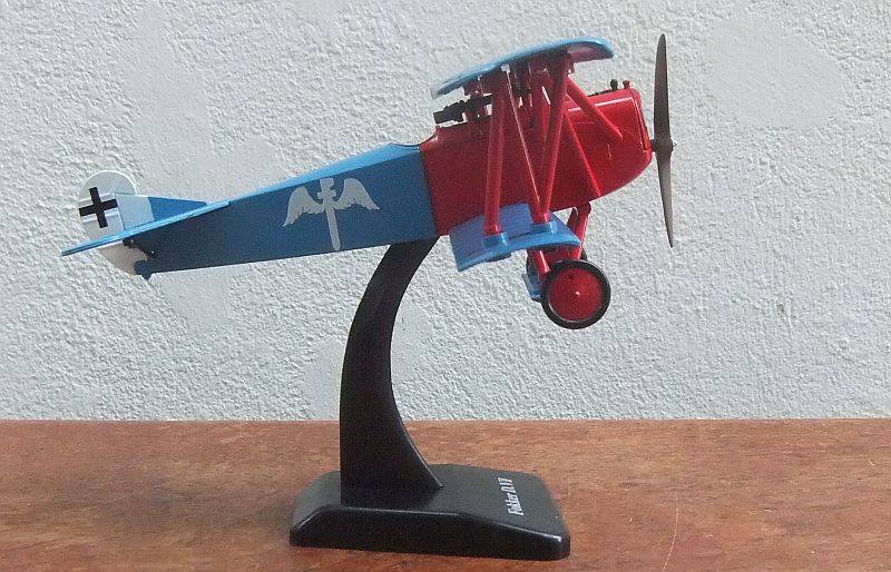 A CHARMING DETAILED 1:72 SCALE MODEL OF THE " FOKKER D.V II " FIGHTER PLANE ON STAND