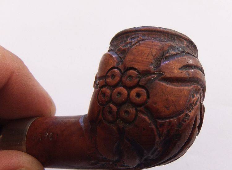 A FABULOUS INTRICATELY DETAILED HAND CARVED VINTAGE SMOKING PIPE WITH INTERESTING COLLAR !! COOL !!