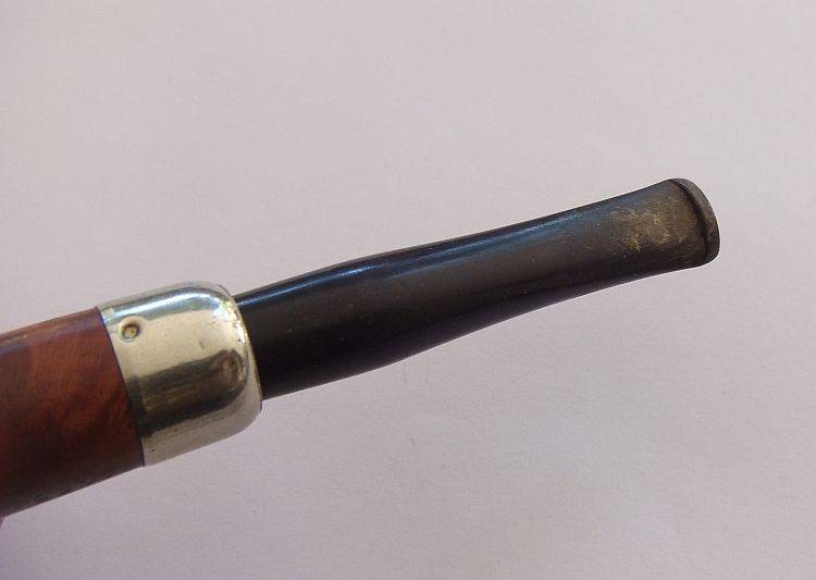 A FABULOUS INTRICATELY DETAILED HAND CARVED VINTAGE SMOKING PIPE WITH INTERESTING COLLAR !! COOL !!