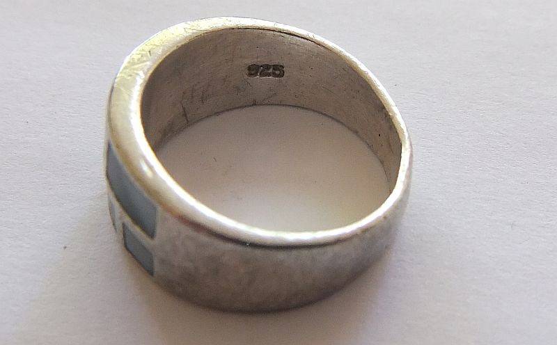 A FABULOUS SOLID STERLING SILVER RING SET WITH STAINED MOTHER OF PEARL !! QUALITY FIND !!