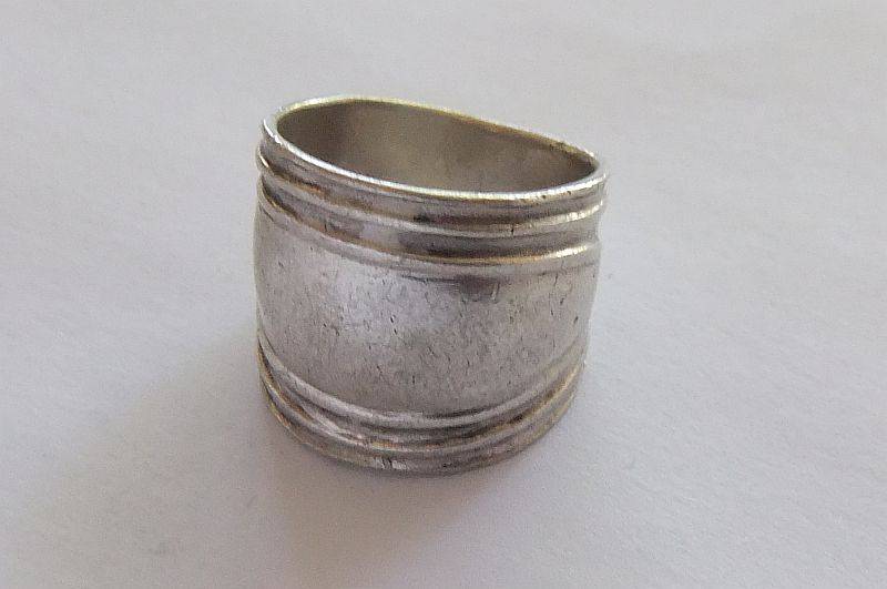 WOW !! AN EYE CATCHING WIDE BULKY SOLID STERLING SILVER RING !! SUPERIOR QUALITY !!