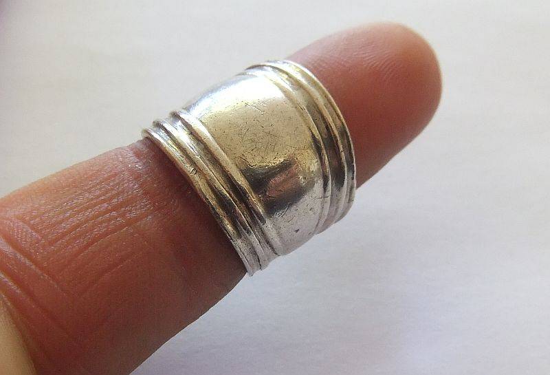 WOW !! AN EYE CATCHING WIDE BULKY SOLID STERLING SILVER RING !! SUPERIOR QUALITY !!