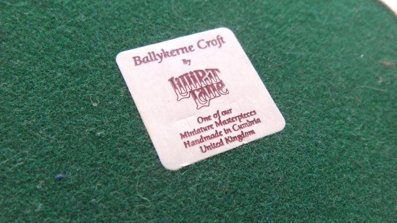 A CHARMING INTRICATELY DETAILED VINTAGE MODEL OF A FARMSTEAD BY LILLIPUT LANE !! MADE IN THE UK !!