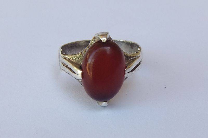 WOW !! A VINTAGE LOOK SOLID STERLING SILVER RING SET WITH A CABOCHON STONE ...POSSIBLY CARNELIAN !!