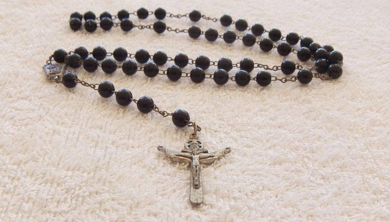 AN AWESOME AND INTERESTING VINTAGE CATHOLIC ROSARY !!