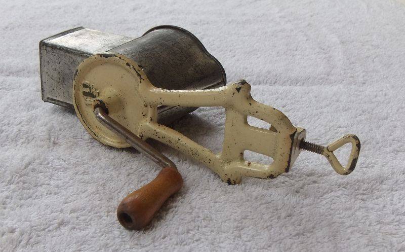A CHARMING FARM STYLE VINTAGE GARLIC AND HERB MECHANICAL GRATER WITH TABLE CLAMP ... COOL PIECE !!