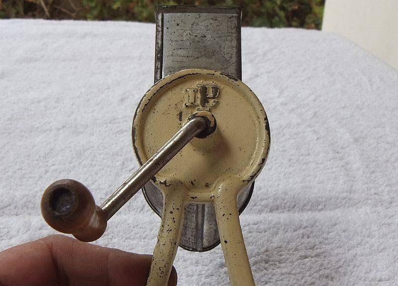 A CHARMING FARM STYLE VINTAGE GARLIC AND HERB MECHANICAL GRATER WITH TABLE CLAMP ... COOL PIECE !!