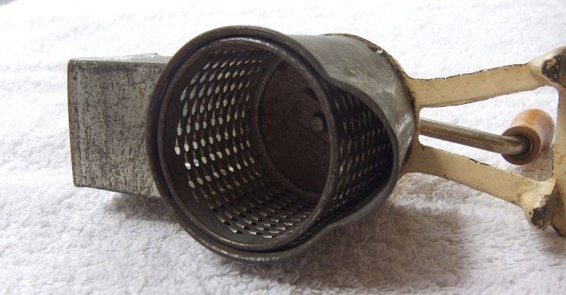 A CHARMING FARM STYLE VINTAGE GARLIC AND HERB MECHANICAL GRATER WITH TABLE CLAMP ... COOL PIECE !!