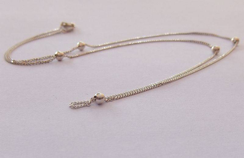 WOW !! A BEAUTIFUL VINTAGE LOOK STERLING SILVER NECKLACE WITH BALL DECORATION ... MUST SEE !!