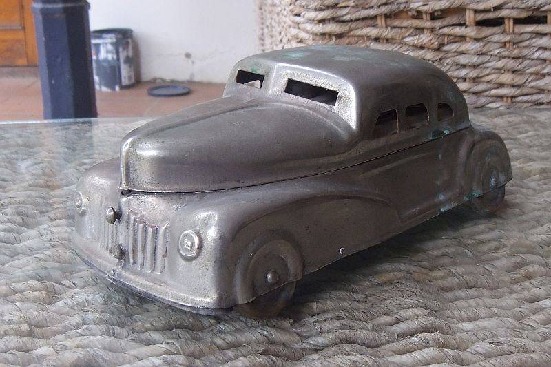 THE COOLEST FIND !! A 1930`S TIN METAL CAR SHAPED "CONTAINER" FOR BETEL NUTS - EASY TO RESEARCH !!