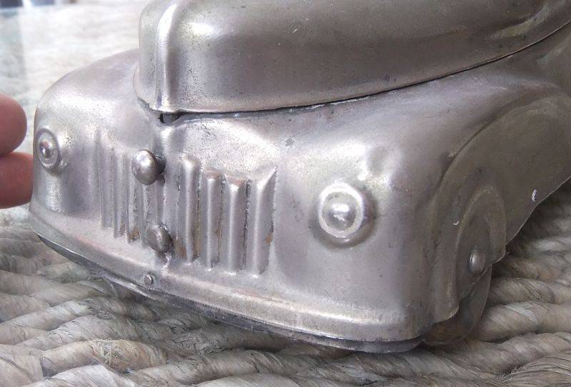 THE COOLEST FIND !! A 1930`S TIN METAL CAR SHAPED "CONTAINER" FOR BETEL NUTS - EASY TO RESEARCH !!