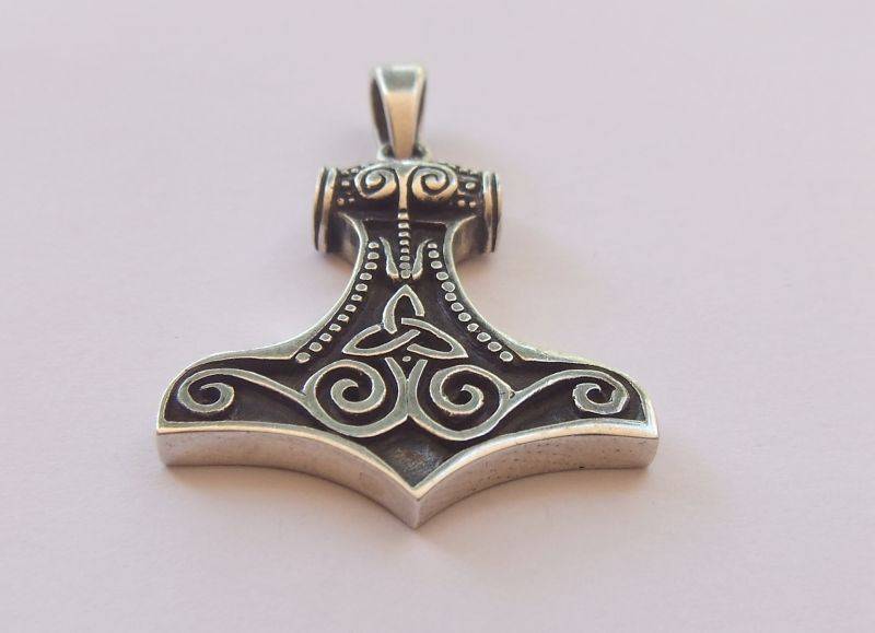 WOW !! AN EYE CATCHING CELTIC INSPIRED SOLID STERLING SILVER PENDANT !! AMAZING QUALITY !!