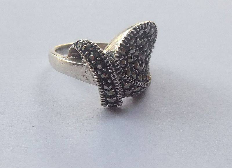 AN EXQUISITE VINTAGE LOOK SOLID STERLING SILVER RING SET WITH "TONS" OF MARCASITE !! SIMPLY WOW !!