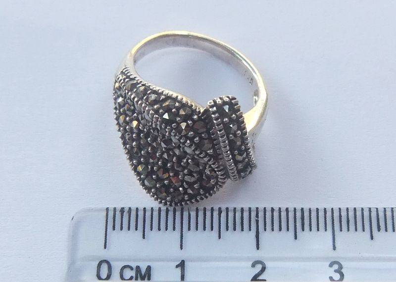 AN EXQUISITE VINTAGE LOOK SOLID STERLING SILVER RING SET WITH "TONS" OF MARCASITE !! SIMPLY WOW !!