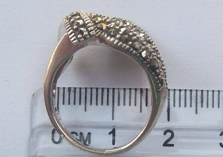 AN EXQUISITE VINTAGE LOOK SOLID STERLING SILVER RING SET WITH "TONS" OF MARCASITE !! SIMPLY WOW !!