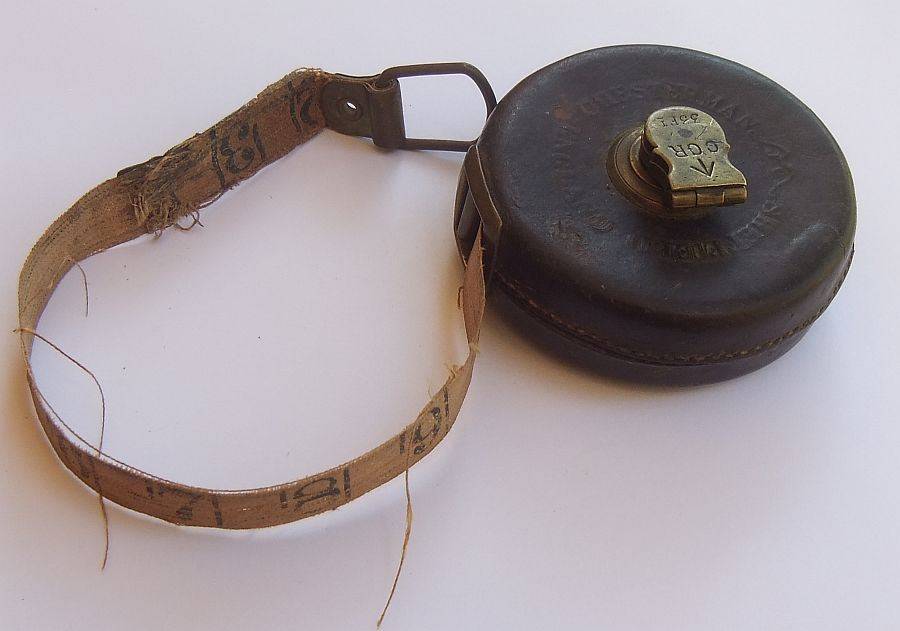 BRILLIANT RARE FIND !! A WORLD WAR ERA MILITARY ISSUED MEASURING TAPE !! LEATHER AND BRASS !! COOL
