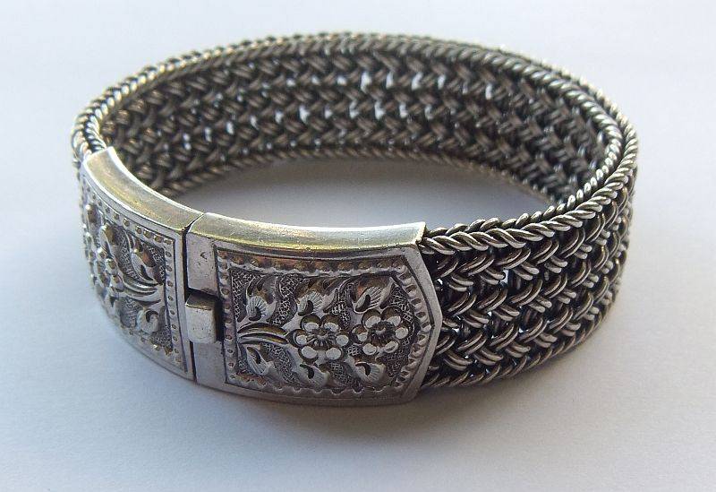 A GORGEOUS HEAVY AND WIDE STRONG QUALITY WOVEN "LINK" STERLING SILVER BRACELET WITH FLORAL CLASP !!